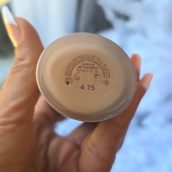 Armani Beauty Luminous Silk Perfect Glow Flawless Oil-Free Foundation - Picture 3 of 4